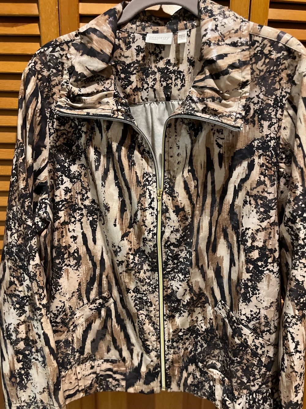 33. WOMENS CHICO’S ZENERGY 3/XL DETAIL JACKET